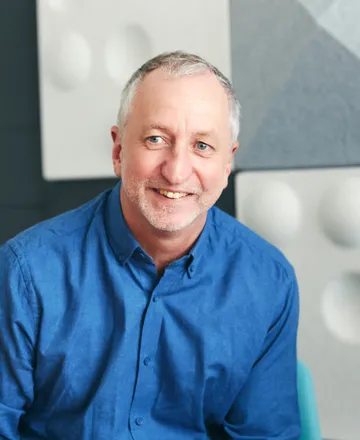 Tony Leslie